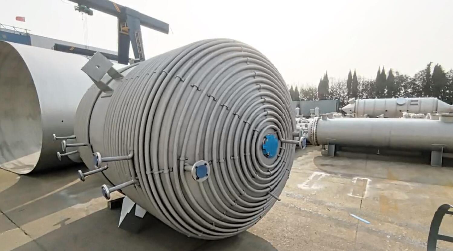 Outer coil heating tank