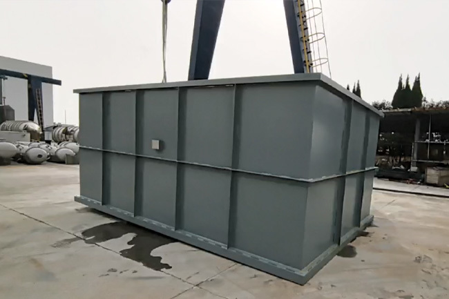 Cooling water tank